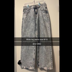 Wide leg jeans frays at the bottom